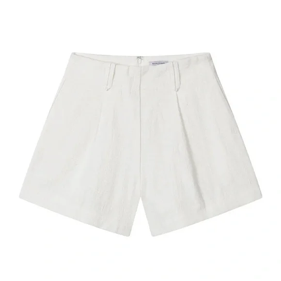 Petite Studio Anne Linen Shorts in White